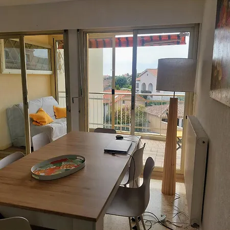 Appartement 54m2, Clim, T2, Centre Bandol, Terrasse, A Pied *
