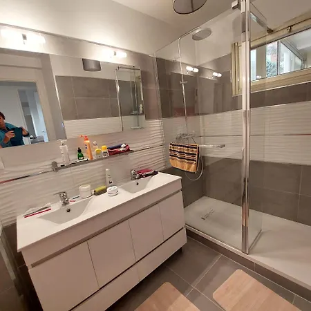 Apartment 54m2, Clim, T2, Centre Bandol, Terrasse, A Pied