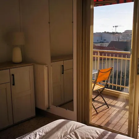 Appartement 54m2, Clim, T2, Centre Bandol, Terrasse, A Pied